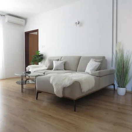 Angie Apartment *