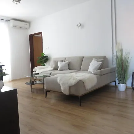 Διαμέρισμα Angie *