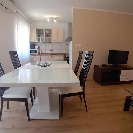 Angie Apartment *